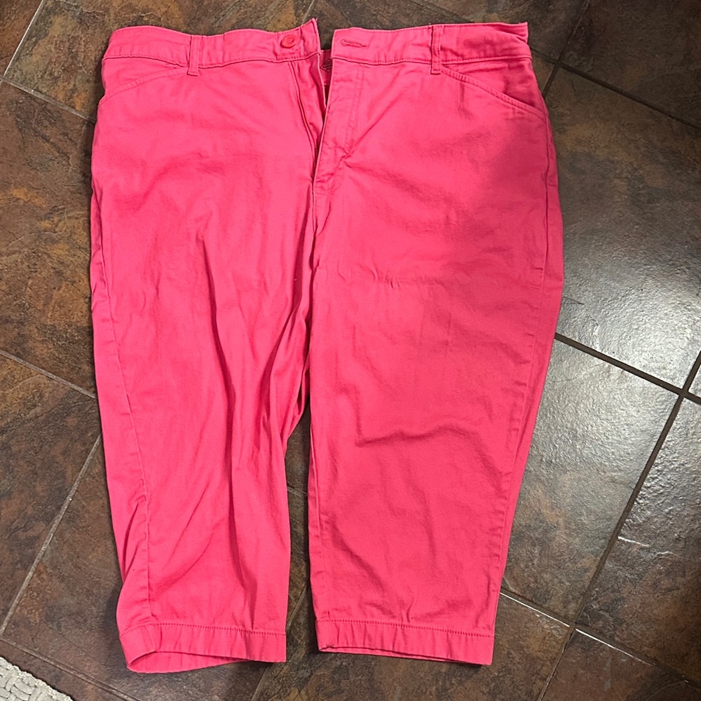 St. John's Bay Pink Capris